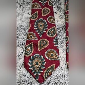 Paisley Patterned Tie in Burgundy and Blue